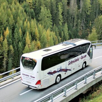 Vacances en autocar : avantages et inconvénients autobus