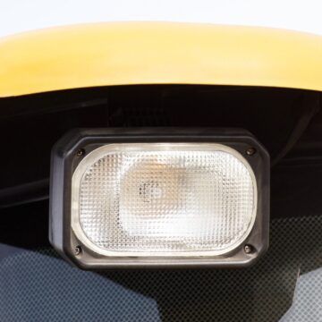 truck-lights Lumière avant de la voiture, du camion, du tracteur ou de la machine industrielle agricole, des détails et une partie du véhicule