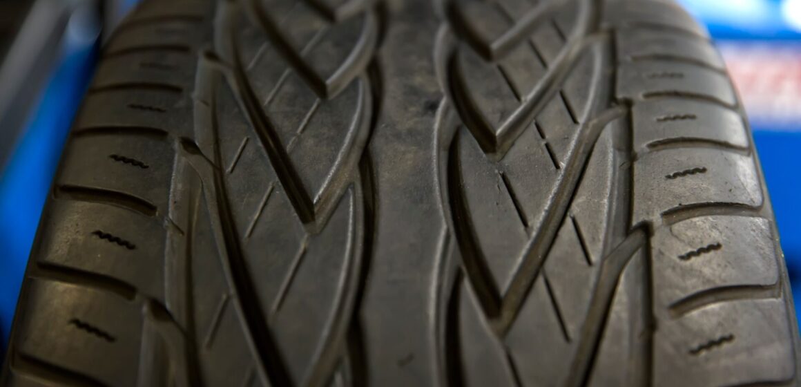 tire Vue rapprochée au motif de pneu noir