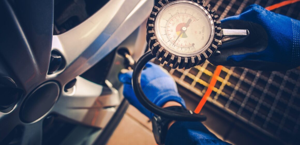 tire-pressure Vérification du service de la voiture de pression des pneus.