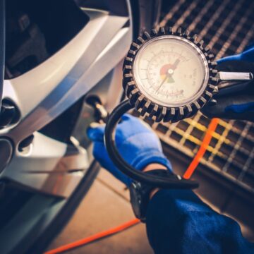 tire-pressure Vérification du service de la voiture de pression des pneus.