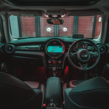 alwin-sunny-gaP0lpKZJ54-unsplash Mini Cooper : quel support téléphone choisir pour une conduite plus pratique ?