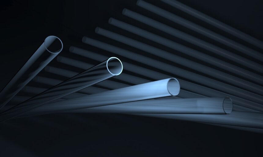 Tube-en-aluminium un groupe de tubes blancs assis les uns à côté des autres