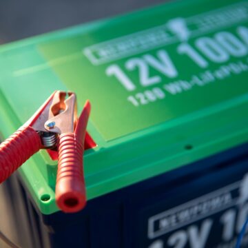 quelle-puissance-de-chargeur-pour-une-batterie-12v-le-calcul-et-la-logique-de-dimensionnement Quelle puissance de chargeur pour une batterie 12V : le calcul et la logique de dimensionnement