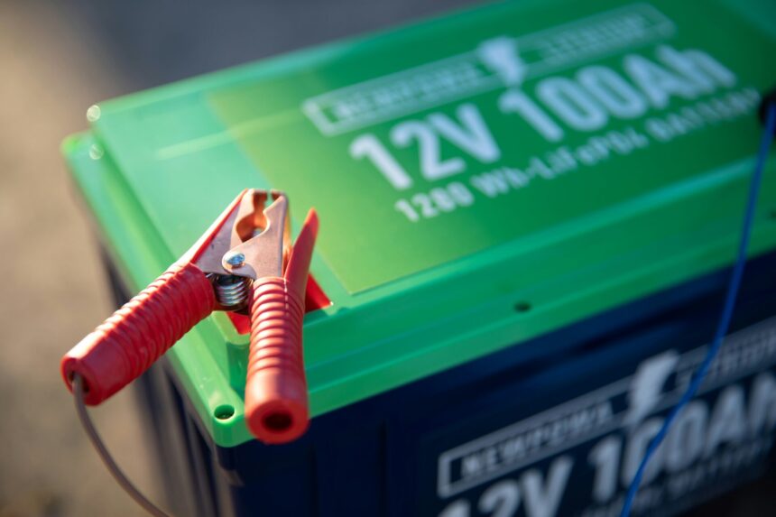 quelle-puissance-de-chargeur-pour-une-batterie-12v-le-calcul-et-la-logique-de-dimensionnement Quelle puissance de chargeur pour une batterie 12V : le calcul et la logique de dimensionnement